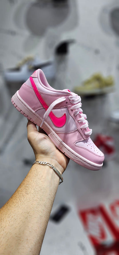 nike dunk low triple pink